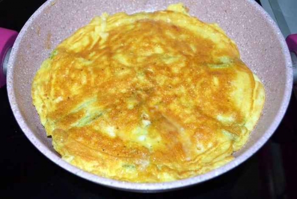 Омлет на сковороде с молоком и сыром — 5 простых рецептов с фото
Омлет на сковороде с молоком и сыром — 5 простых рецептов с фото