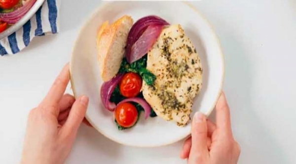 
Куриная грудка на сковороде с овощами, простой и вкусный рецепт	