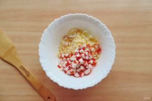 Салат с крабовыми палочками за 5 минут