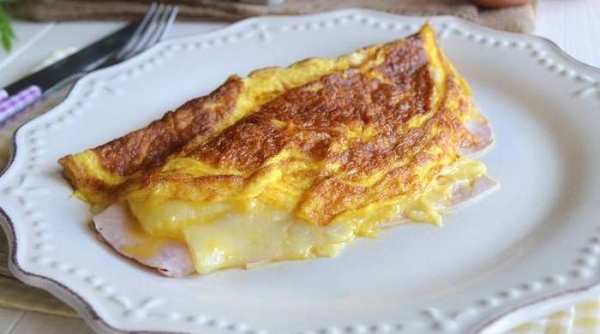 Омлет на сковороде с молоком и сыром — 5 простых рецептов с фото
Омлет на сковороде с молоком и сыром — 5 простых рецептов с фото