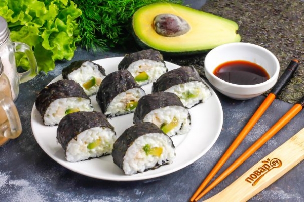 Роллы с курицей и авокадо Роллы с курицей и авокадо