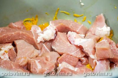 Свинина с картофелем, тушённая в сливках в мультиварке