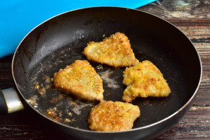 Медальоны из индейки в кунжуте Медальоны из индейки в кунжуте