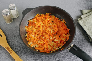 Рисовая каша с колбасой Рисовая каша с колбасой