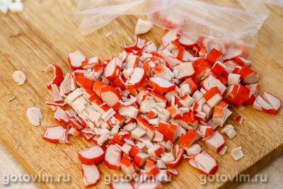 Салат из пекинской капусты с крабовыми палочками и кукурузой