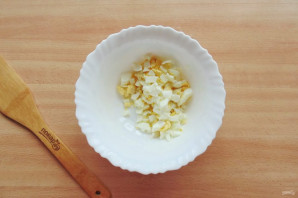 Салат с крабовыми палочками за 5 минут