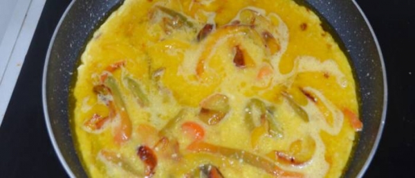 Омлет на сковороде с сыром — 5 рецептов с овощами
Омлет на сковороде с сыром — 5 рецептов с овощами