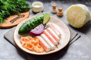 Салат с креветками, крабовыми палочками и пекинской капустой Салат с креветками, крабовыми палочками и пекинской капустой
