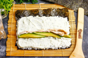 Роллы с курицей и авокадо Роллы с курицей и авокадо