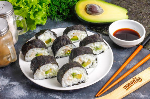 Роллы с курицей и авокадо Роллы с курицей и авокадо