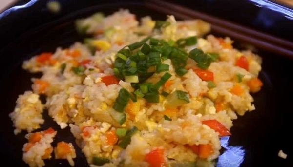 
Как приготовить жареный рис с овощами и яйцом на сковороде вкусно по простым рецептам	