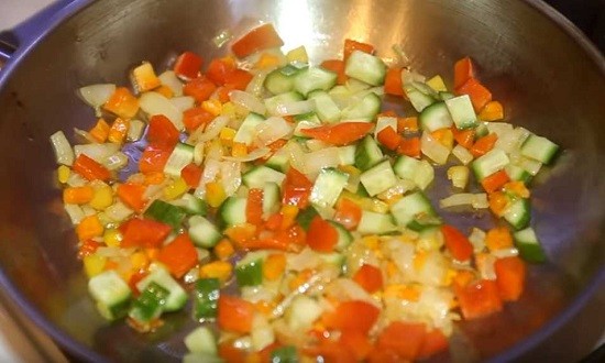 
Как приготовить жареный рис с овощами и яйцом на сковороде вкусно по простым рецептам	