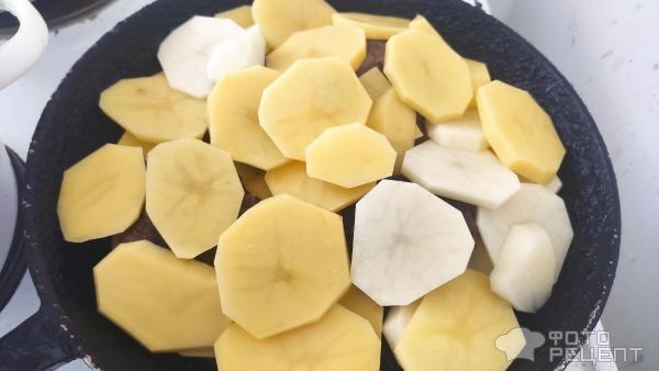 Рецепт: Говядина тушеная - с картофелем, белыми грибами и молоком Рецепт: Говядина тушеная - с картофелем, белыми грибами и молоком