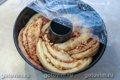 Пасхальный венок с грецкими орехами и корицей Пасхальный венок с грецкими орехами и корицей