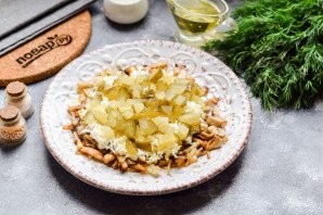 Слоеный салат с шампиньонами и сыром Слоеный салат с шампиньонами и сыром
