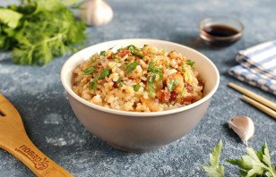 Рис с беконом и яйцом Рис с беконом и яйцом