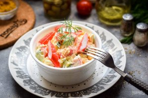 Салат с крабовыми палочками и творогом Салат с крабовыми палочками и творогом