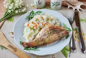 Морской окунь с рисом в духовке Морской окунь с рисом в духовке