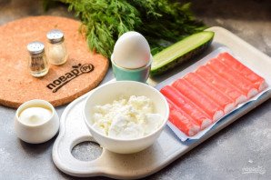 Салат с крабовыми палочками и творогом Салат с крабовыми палочками и творогом