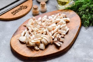 Слоеный салат с шампиньонами и сыром Слоеный салат с шампиньонами и сыром