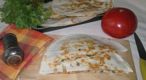 Кесадилья с курицей и острым соусом, пошаговый рецепт с фото post thumbnail image