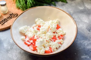 Салат с крабовыми палочками и творогом Салат с крабовыми палочками и творогом