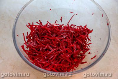 Салат из чуки с тушеной свеклой Салат из чуки с тушеной свеклой