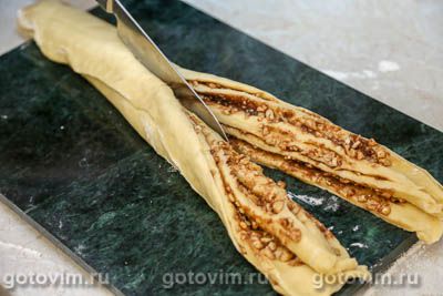 Пасхальный венок с грецкими орехами и корицей Пасхальный венок с грецкими орехами и корицей
