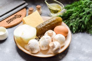 Слоеный салат с шампиньонами и сыром Слоеный салат с шампиньонами и сыром