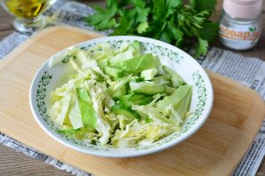 Салат с курицей и белокочанной капустой Салат с курицей и белокочанной капустой