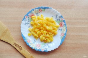 Салат с корейской морковью, курицей и ананасами