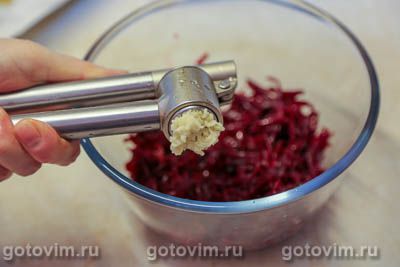 Салат из чуки с тушеной свеклой Салат из чуки с тушеной свеклой
