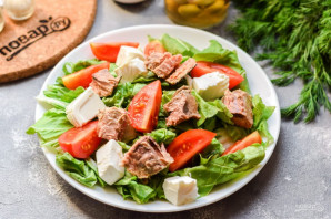Салат с тунцом и фетой