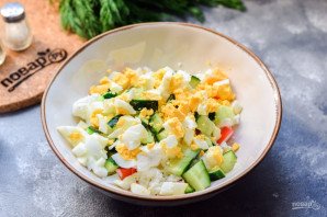 Салат с крабовыми палочками и творогом Салат с крабовыми палочками и творогом