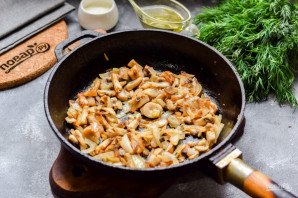Слоеный салат с шампиньонами и сыром Слоеный салат с шампиньонами и сыром
