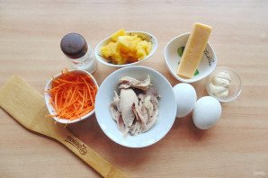 Салат с корейской морковью, курицей и ананасами