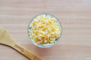 Салат с курицей, киви и грибами Салат с курицей, киви и грибами
