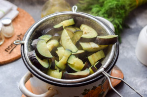 Баклажаны с чесноком и укропом Баклажаны с чесноком и укропом