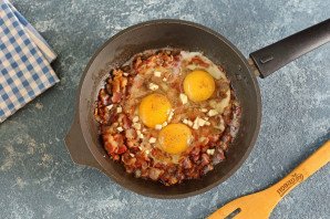 Рис с беконом и яйцом Рис с беконом и яйцом