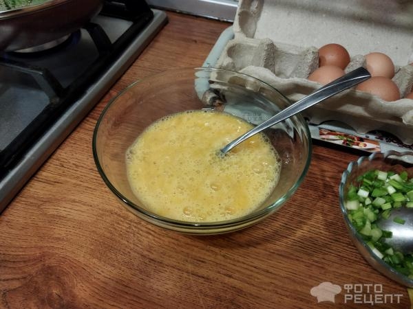 Рецепт: Куриное филе с брокколи и стручковой фасолью - на сковороде с яйцами и зеленью Рецепт: Куриное филе с брокколи и стручковой фасолью - на сковороде с яйцами и зеленью