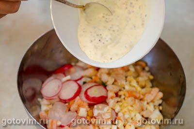 Рисовый салат с креветками, кукурузой и редисом Рисовый салат с креветками, кукурузой и редисом