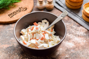 Тарталетки с творожным сыром и крабовыми палочками Тарталетки с творожным сыром и крабовыми палочками