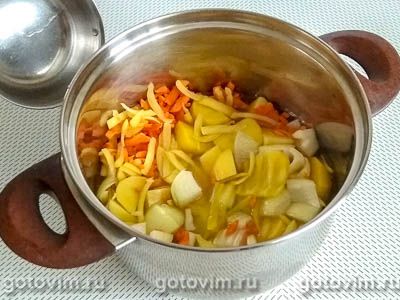 Суп-крем на бульоне из свиных косточек со свеклой Суп-крем на бульоне из свиных косточек со свеклой