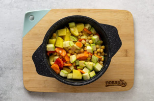 Овощное рагу с нутом