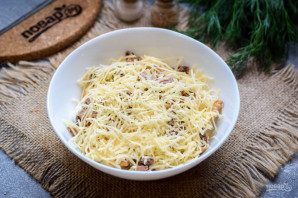 Салат с тунцом и крекерами Салат с тунцом и крекерами