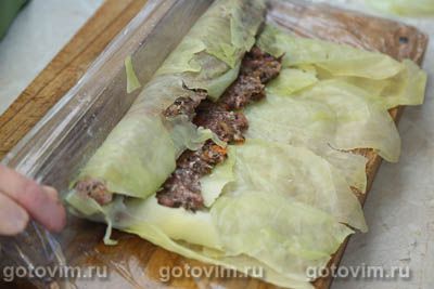 Рулет из капусты с мясом под хрустящей хлебной корочкой Рулет из капусты с мясом под хрустящей хлебной корочкой