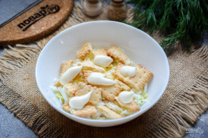 Салат с тунцом и крекерами Салат с тунцом и крекерами