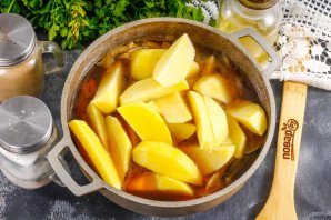 Тушеная картошка с козлятиной