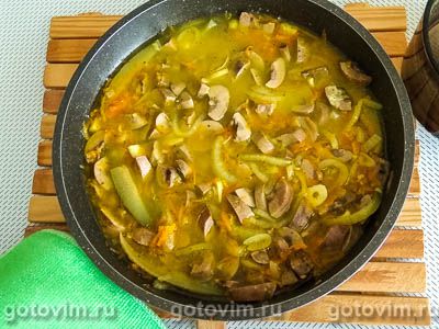 Почки свиные, тушенные с солеными огурцами Почки свиные, тушенные с солеными огурцами