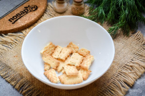 Салат с тунцом и крекерами Салат с тунцом и крекерами